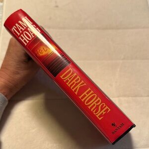 Suspense Dark horse by Tami Hoag hardcover